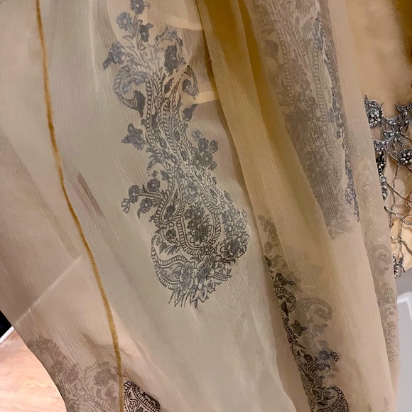 SALE.closing closet. Pakistani designer shalwar kameez -3 pieces - Picture 7 of 7